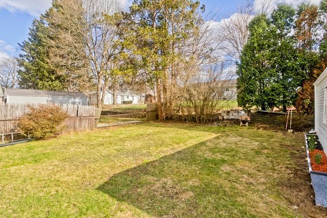 49 Bennett St, Chicopee, MA 01013