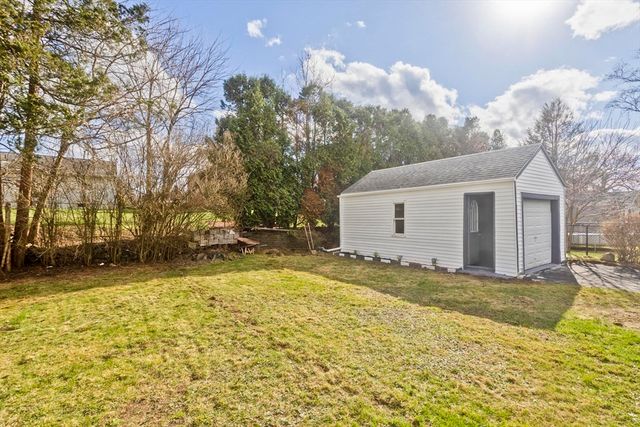 49 Bennett St, Chicopee, MA 01013