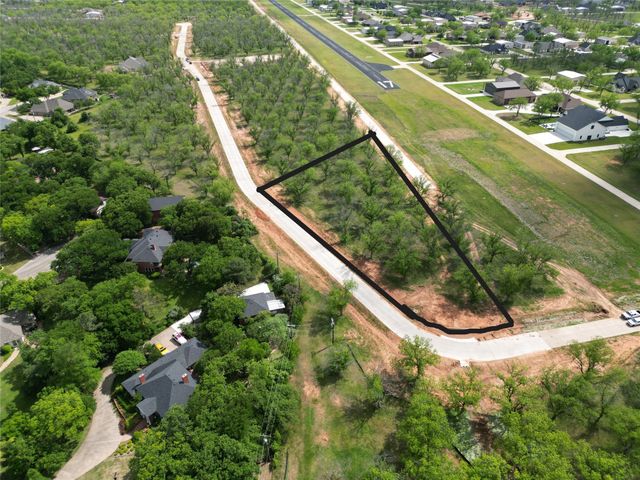907 E Landings Drive, Granbury, TX 76049