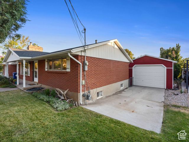 35 N MOUNTAIN RD, Fruit Heights, UT 84037