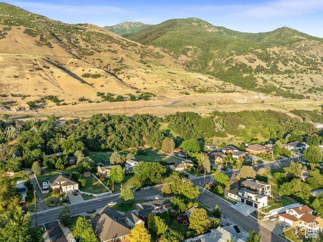 35 N MOUNTAIN RD, Fruit Heights, UT 84037