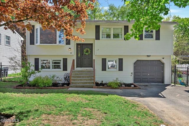 19 James Lane, Schaghticoke, NY 12182