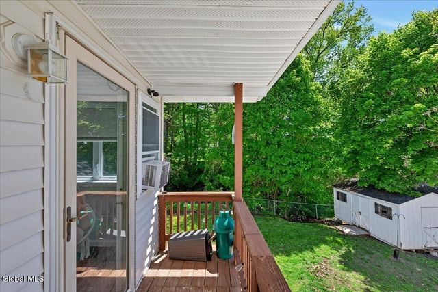 19 James Lane, Schaghticoke, NY 12182