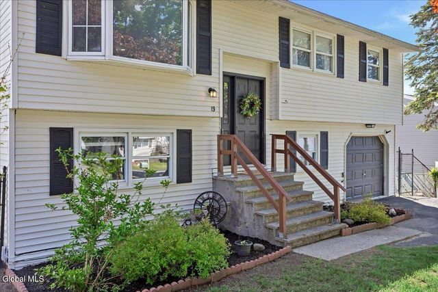 19 James Lane, Schaghticoke, NY 12182
