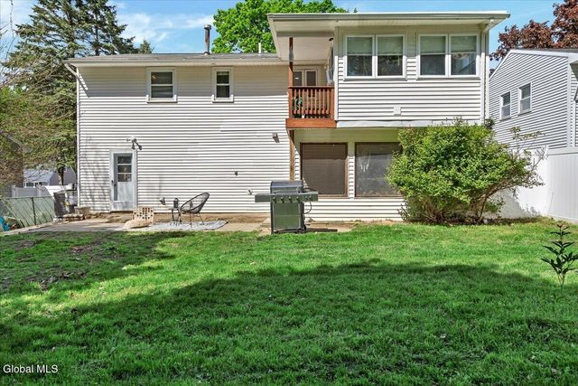 19 James Lane, Schaghticoke, NY 12182