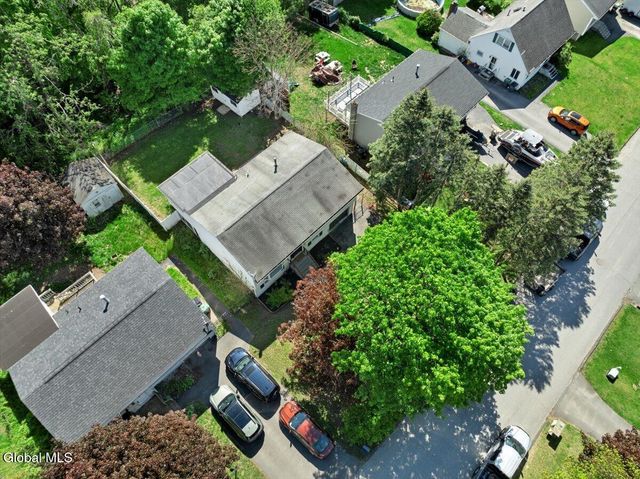 19 James Lane, Schaghticoke, NY 12182