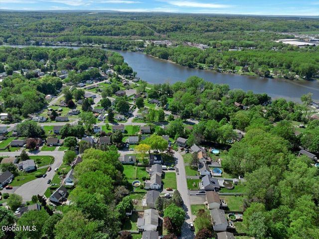 19 James Lane, Schaghticoke, NY 12182
