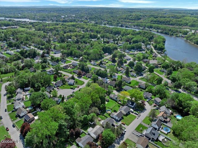 19 James Lane, Schaghticoke, NY 12182