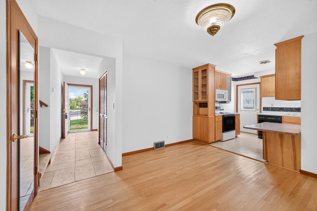 3617 Boone Avenue N, New Hope, MN 55427 — photo 4