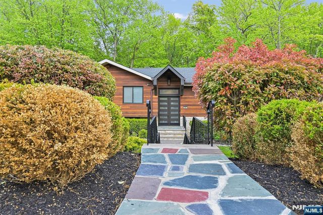 655 Floyd Street, Englewood Cliffs, NJ 07632