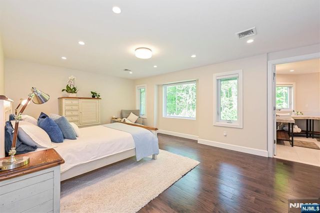 655 Floyd Street, Englewood Cliffs, NJ 07632