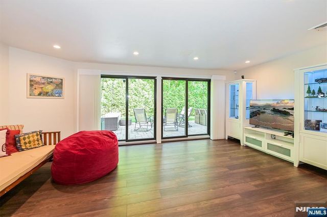 655 Floyd Street, Englewood Cliffs, NJ 07632