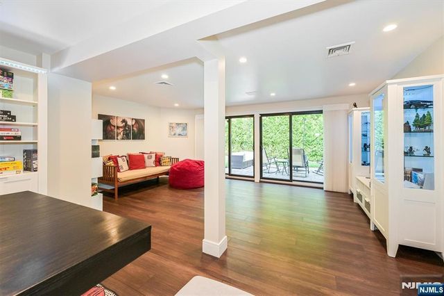 655 Floyd Street, Englewood Cliffs, NJ 07632
