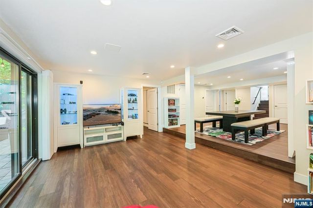 655 Floyd Street, Englewood Cliffs, NJ 07632