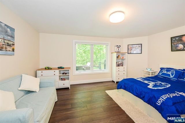 655 Floyd Street, Englewood Cliffs, NJ 07632