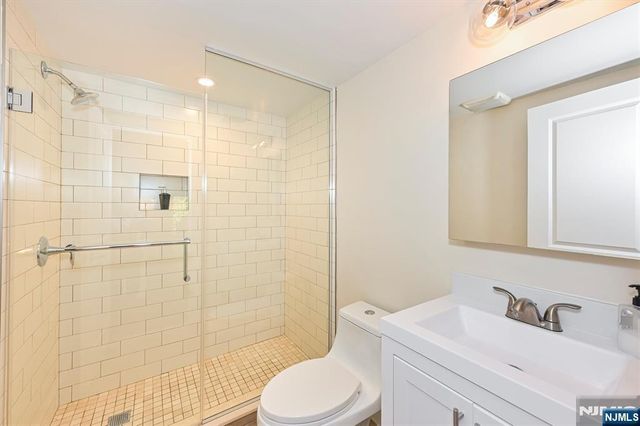 655 Floyd Street, Englewood Cliffs, NJ 07632