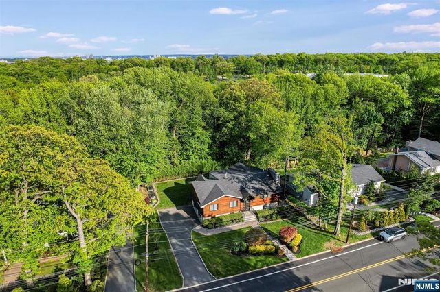 655 Floyd Street, Englewood Cliffs, NJ 07632