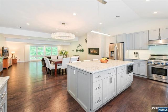 655 Floyd Street, Englewood Cliffs, NJ 07632