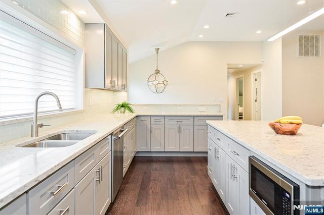 655 Floyd Street, Englewood Cliffs, NJ 07632