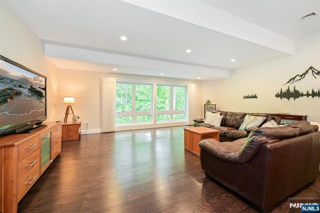 655 Floyd Street, Englewood Cliffs, NJ 07632