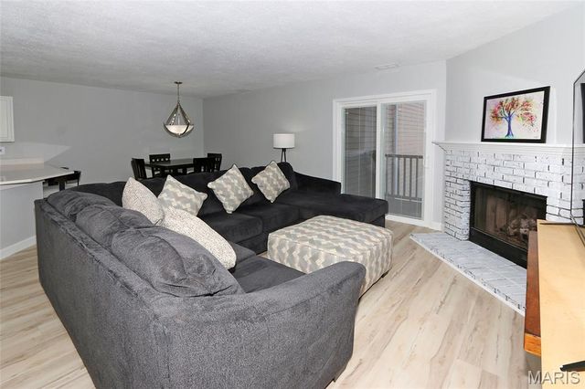 1324 Holgate Drive E2, Ballwin, MO 63021