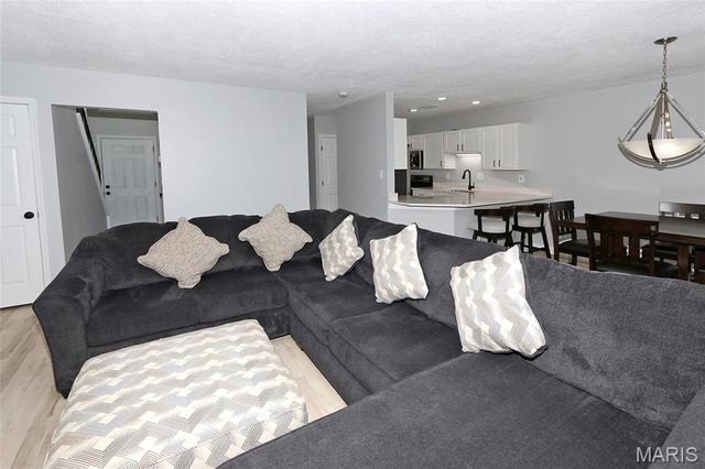 1324 Holgate Drive E2, Ballwin, MO 63021