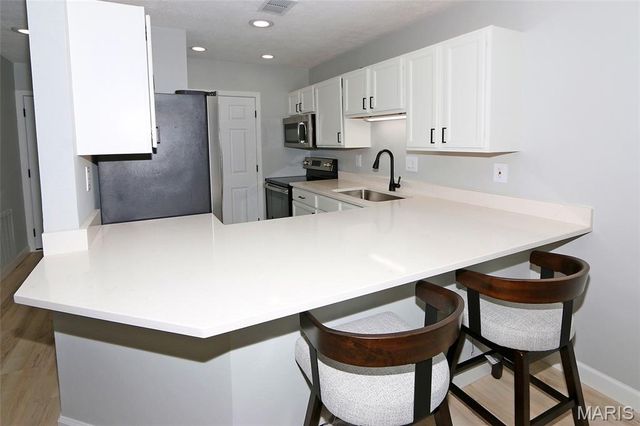 1324 Holgate Drive E2, Ballwin, MO 63021