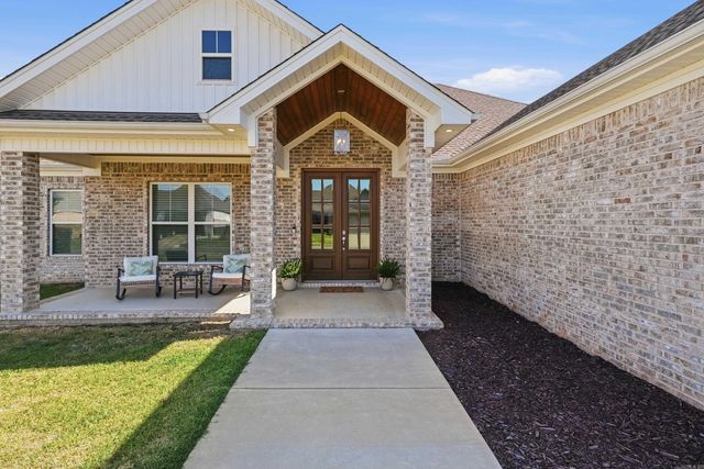 2319 Pleasant Cove, Conway, AR 72034