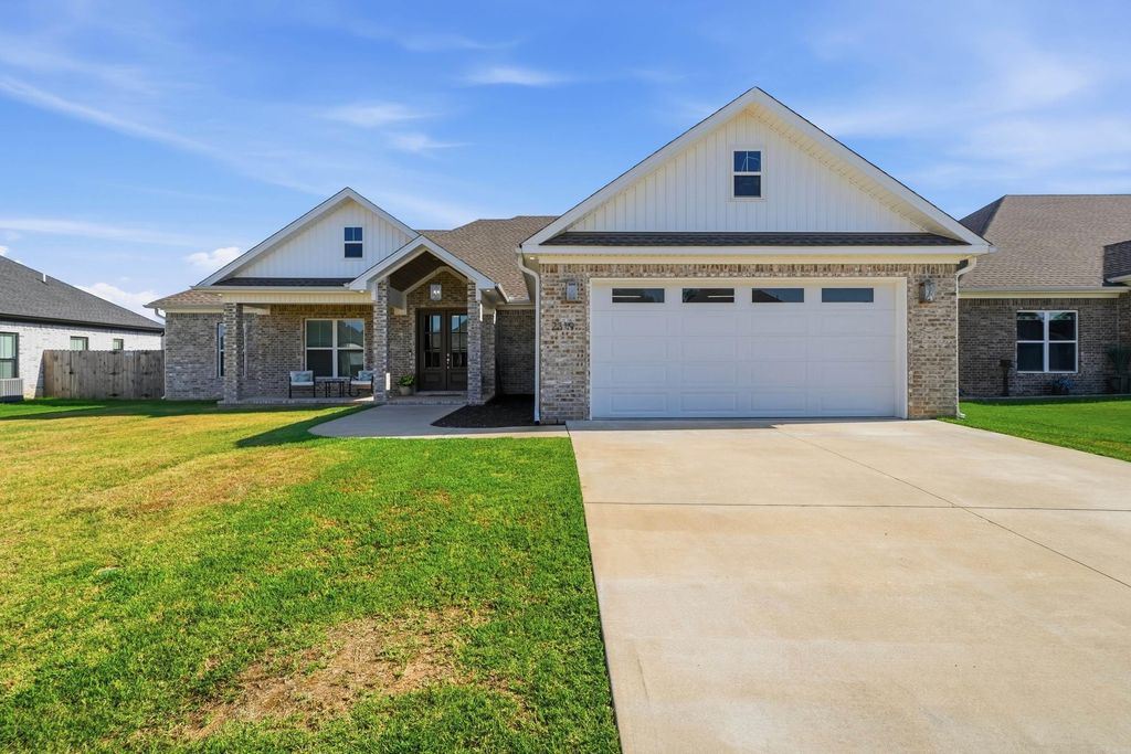 2319 Pleasant Cove, Conway, AR 72034