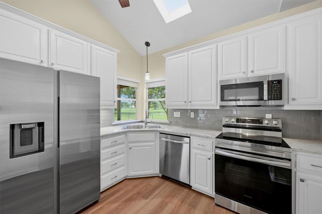 303 Kiowa Drive W, Lake Kiowa, TX 76240