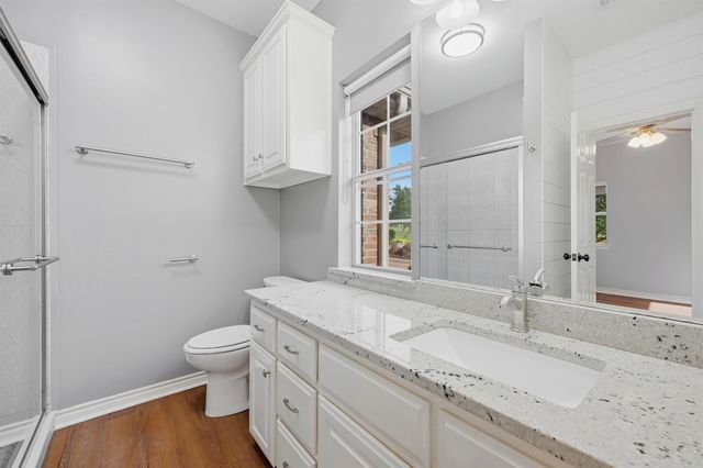 303 Kiowa Drive W, Lake Kiowa, TX 76240
