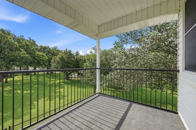 303 Kiowa Drive W, Lake Kiowa, TX 76240