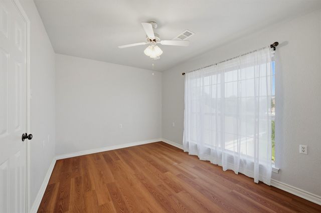 303 Kiowa Drive W, Lake Kiowa, TX 76240
