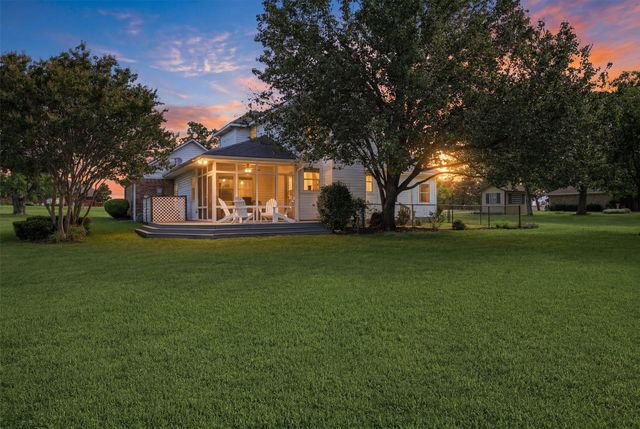303 Kiowa Drive W, Lake Kiowa, TX 76240