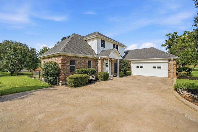 303 Kiowa Drive W, Lake Kiowa, TX 76240