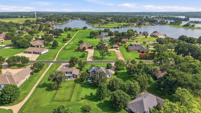 303 Kiowa Drive W, Lake Kiowa, TX 76240