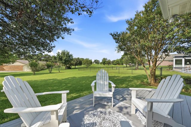 303 Kiowa Drive W, Lake Kiowa, TX 76240