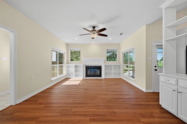 303 Kiowa Drive W, Lake Kiowa, TX 76240