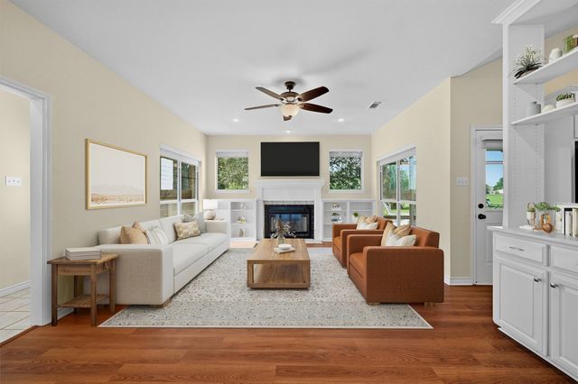 303 Kiowa Drive W, Lake Kiowa, TX 76240