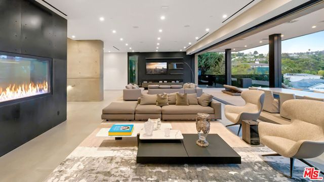 1140 Summit Drive, Beverly Hills, CA 90210