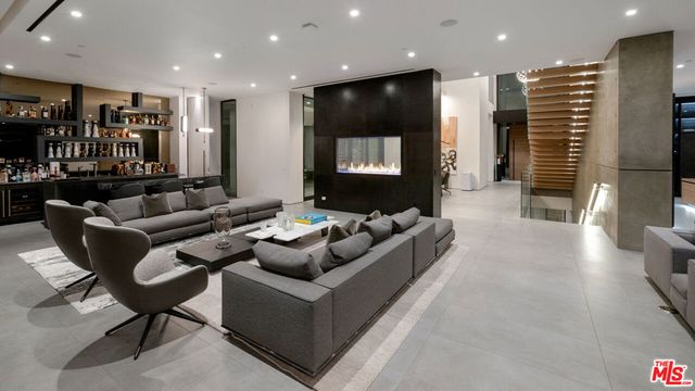 1140 Summit Drive, Beverly Hills, CA 90210