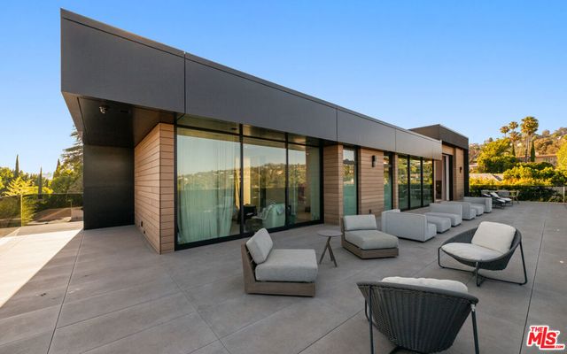 1140 Summit Drive, Beverly Hills, CA 90210