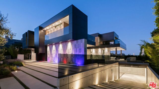 1140 Summit Drive, Beverly Hills, CA 90210