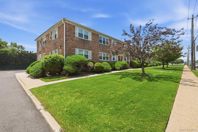 4060 Jerusalem Avenue 1D, Seaford, NY 11783