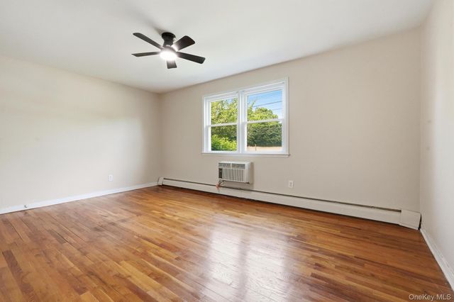 4060 Jerusalem Avenue 1D, Seaford, NY 11783