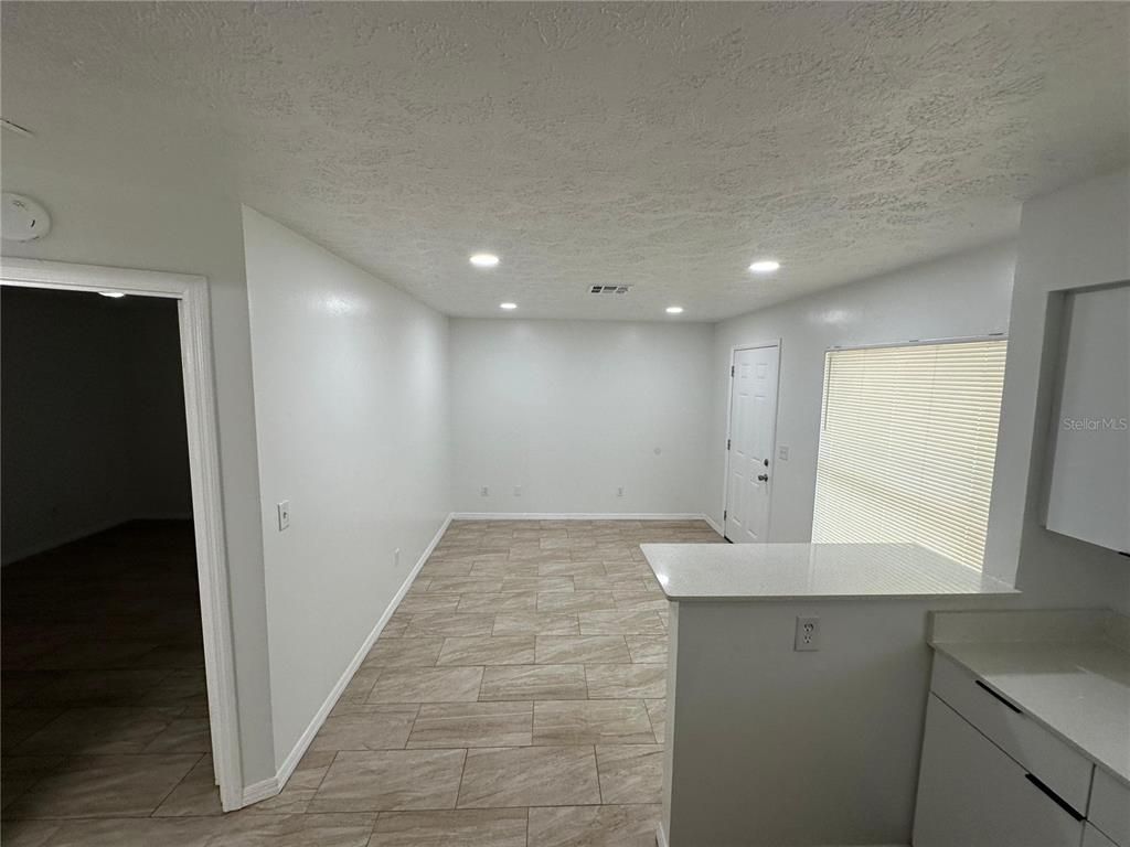 Image 6 of property listing at 5921 NW 9TH STREETS 5911, Ocala, FL 34482