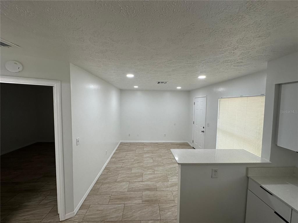 Image 8 of property listing at 5921 NW 9TH STREETS 5911, Ocala, FL 34482