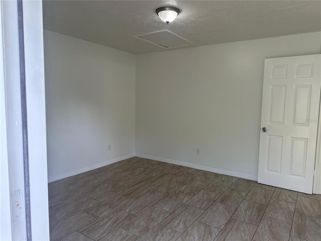 Image 9 of property listing at 5921 NW 9TH STREETS 5911, Ocala, FL 34482