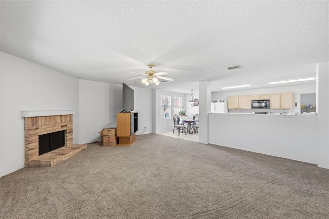 2215 Coyote Trail, Grand Prairie, TX 75052