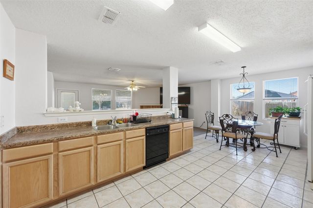 2215 Coyote Trail, Grand Prairie, TX 75052